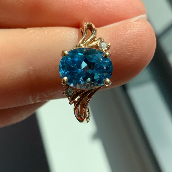 2.25 ct oval 💎 blue topaz w diamonds gold ring - Picture 3 of 15